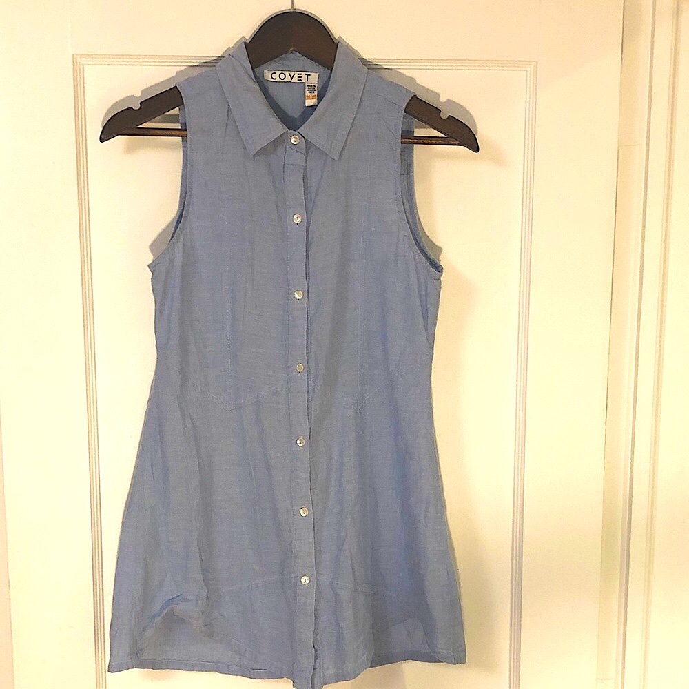 Covet Size M Chambray Light Blue Sleeveless Button-Down Shirt